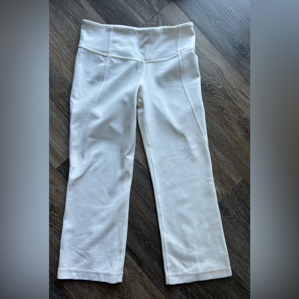 Lululemon white capri leggings size 4